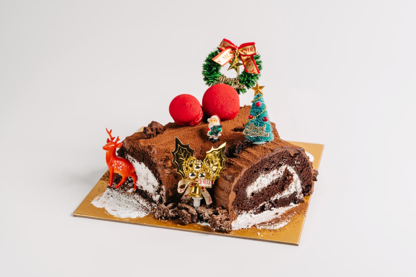 Peppermint Chocolate Log Cake