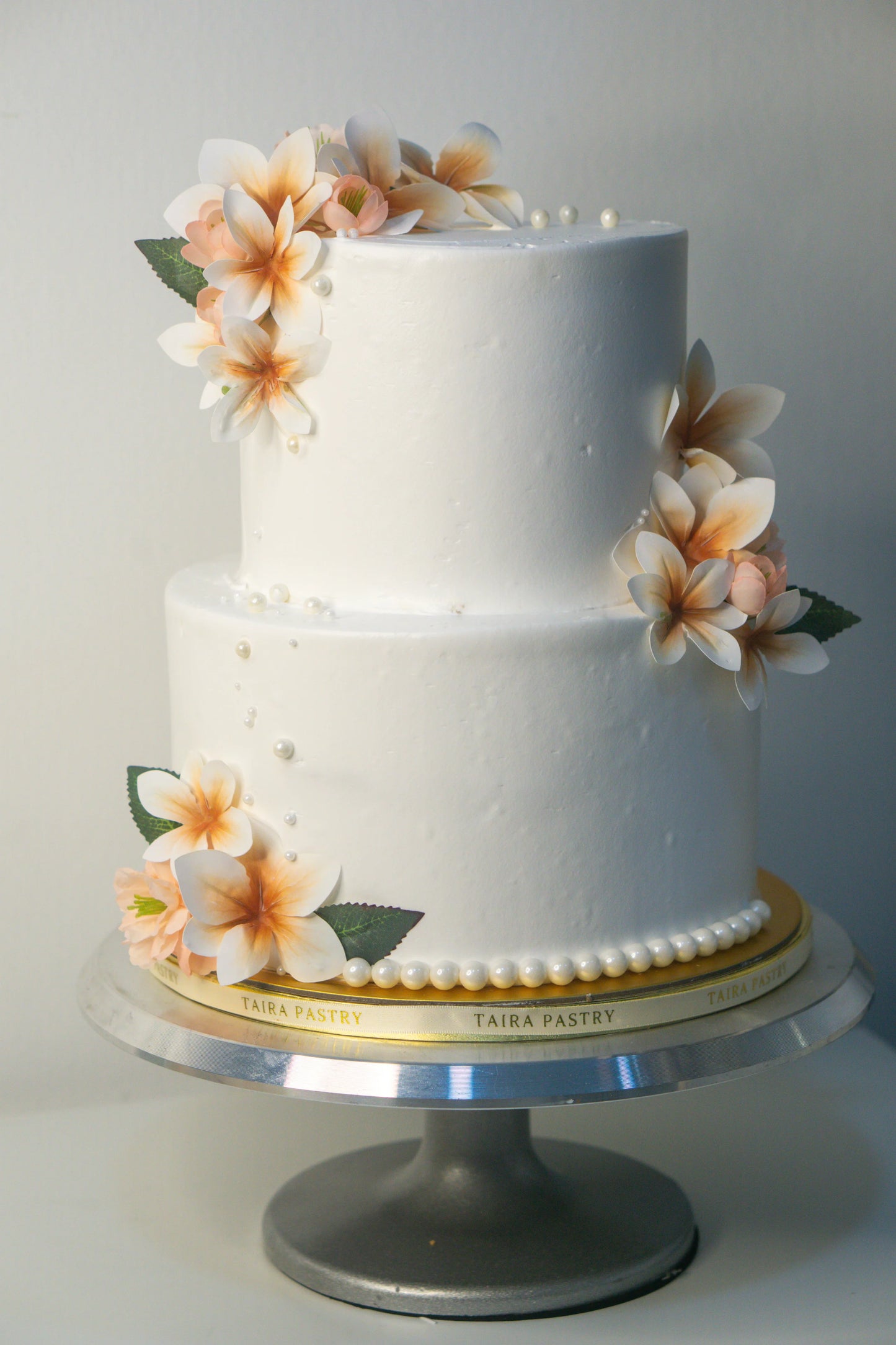 Stylish Floral Pearl Cake