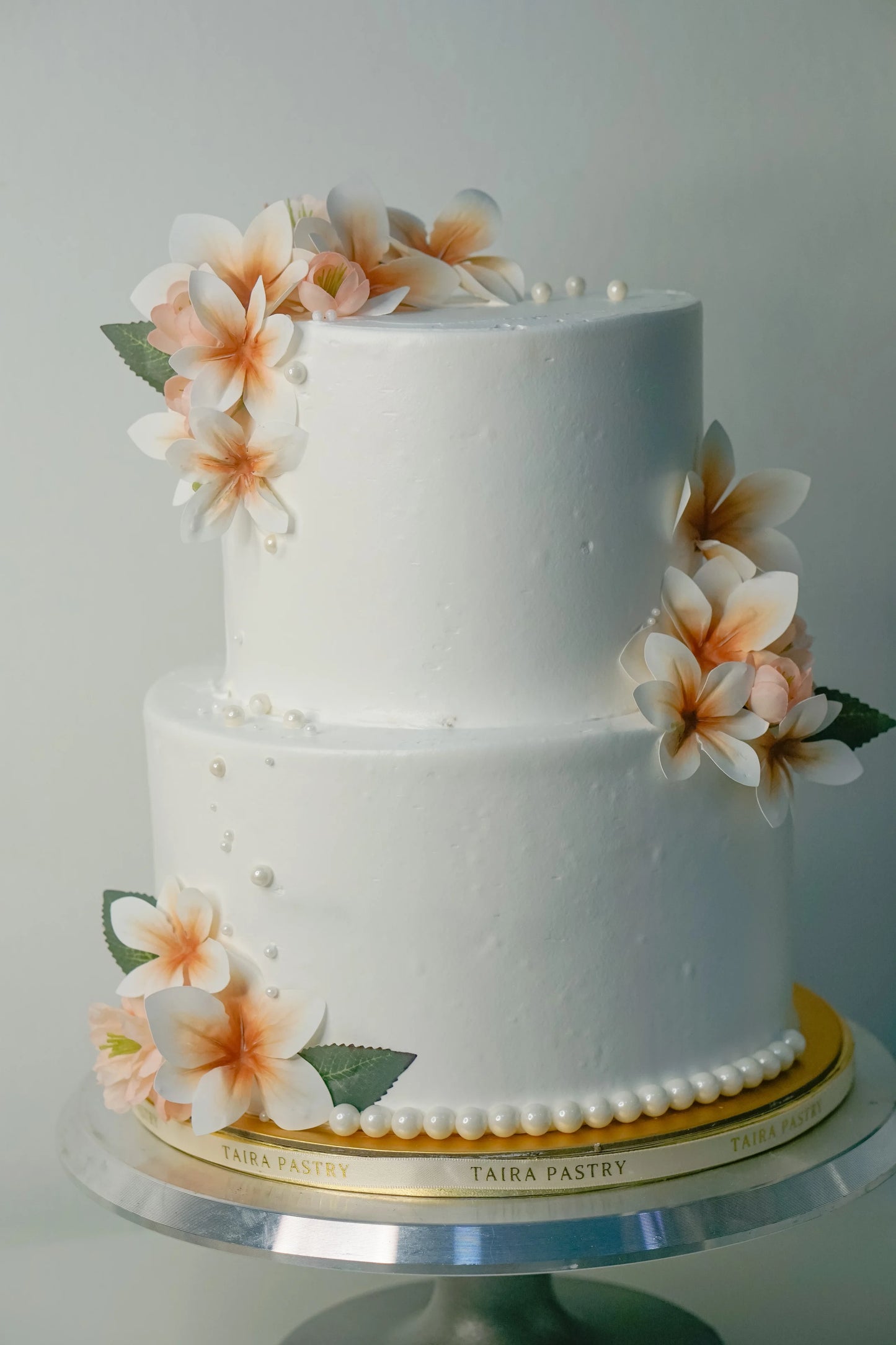 Stylish Floral Pearl Cake