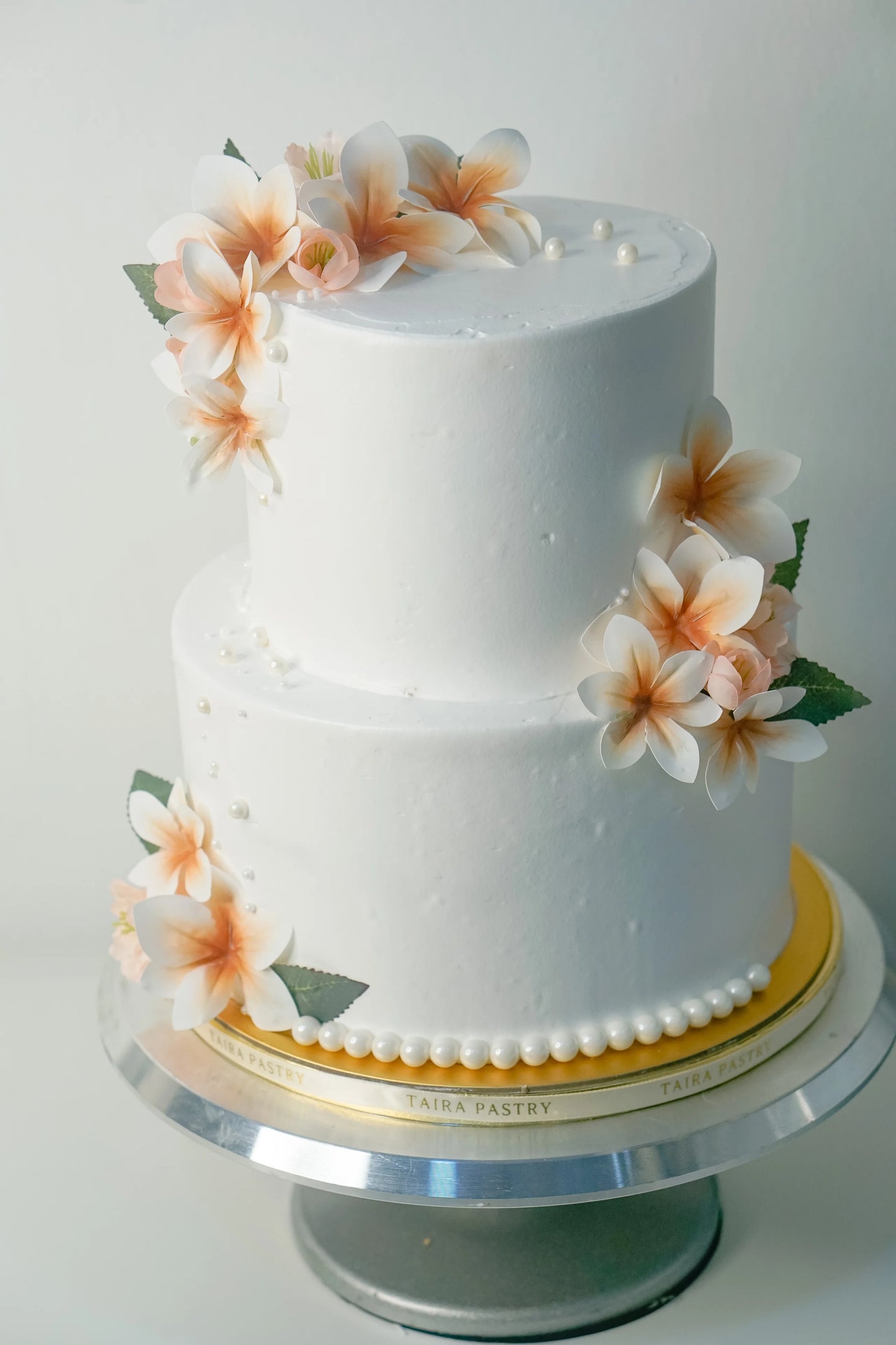 Stylish Floral Pearl Cake