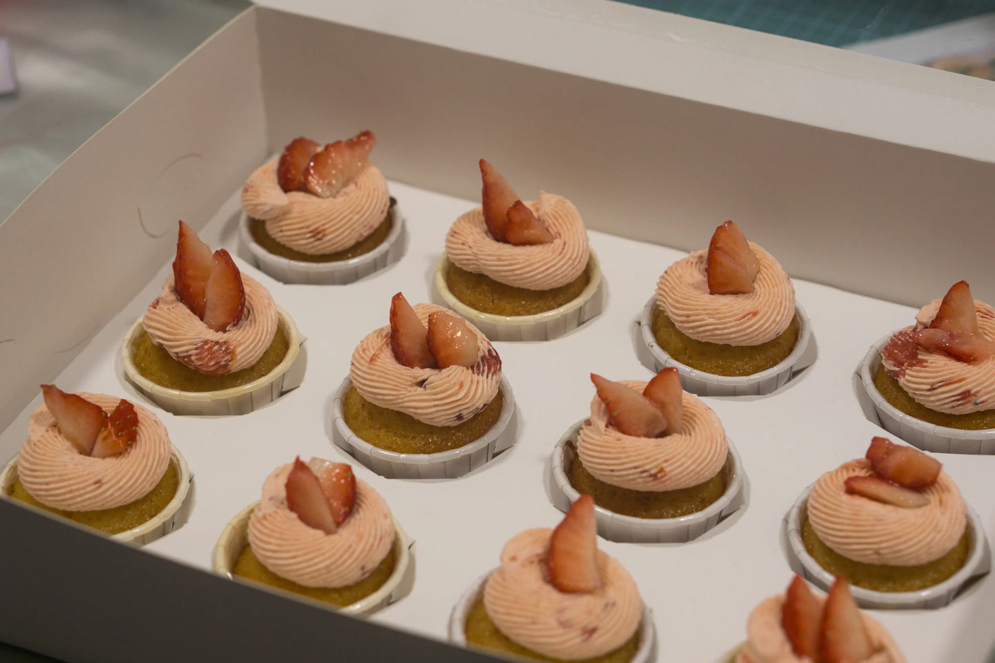 Mini Cupcakes (Box of 12)