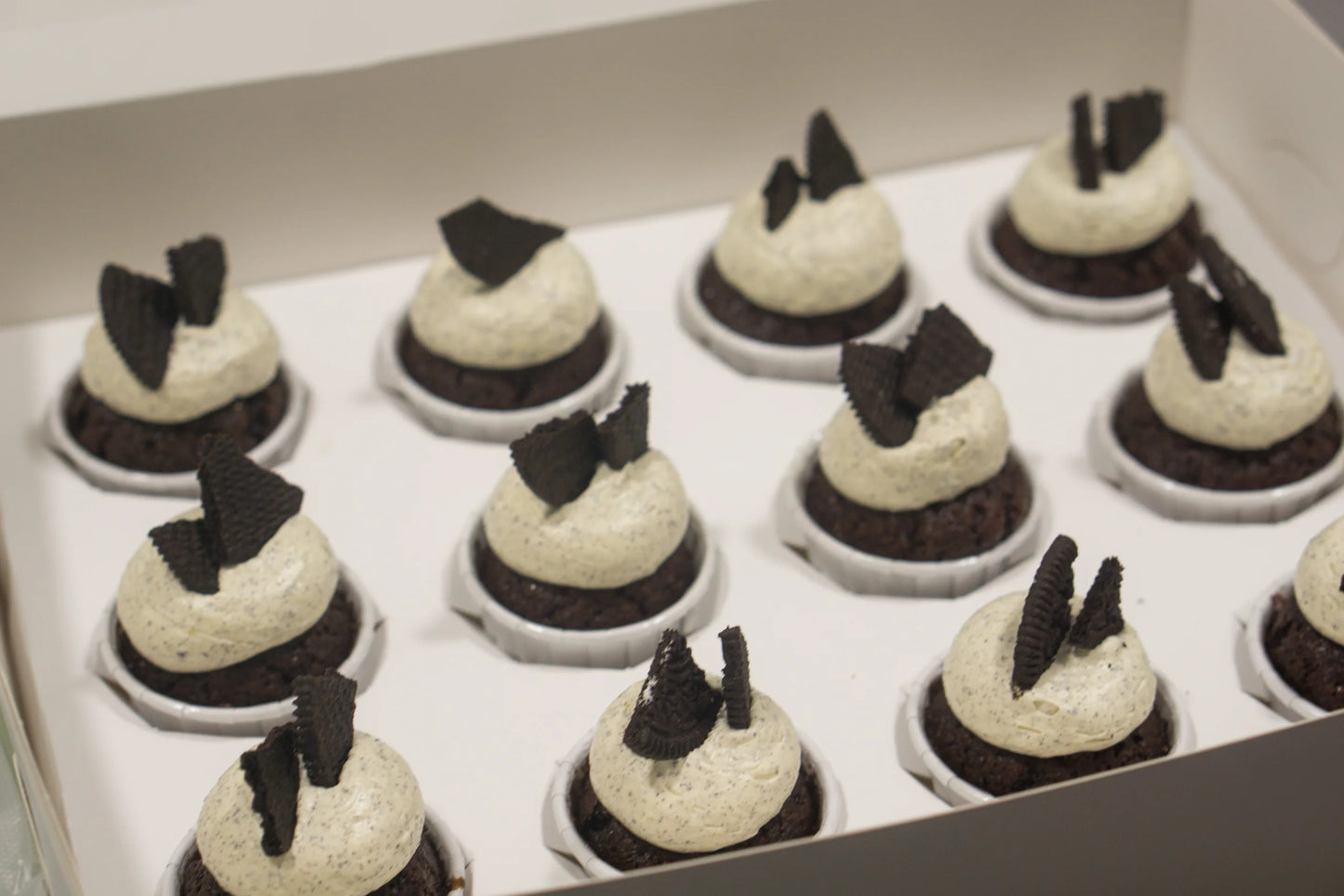 Mini Cupcakes (Box of 12)