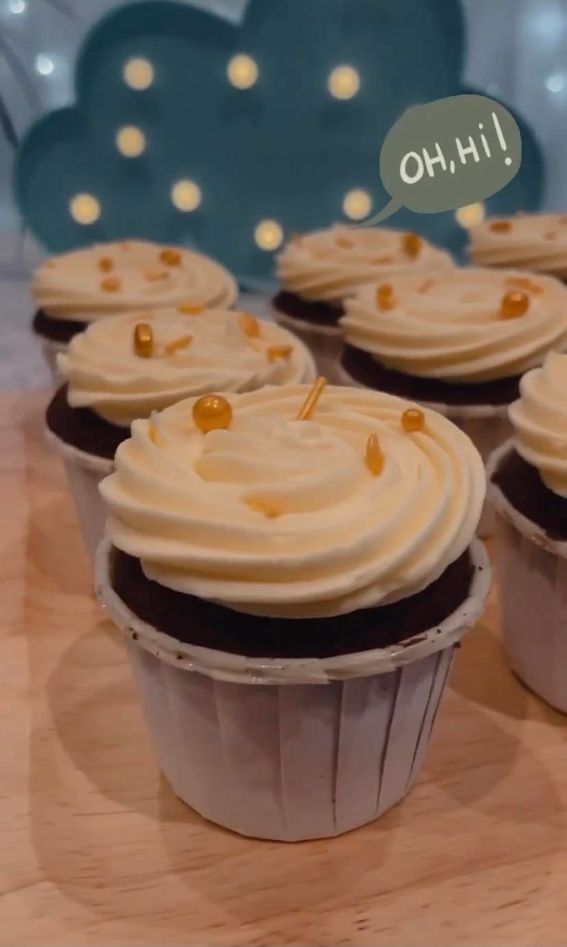 White & Gold Cupcakes (Box of 12)