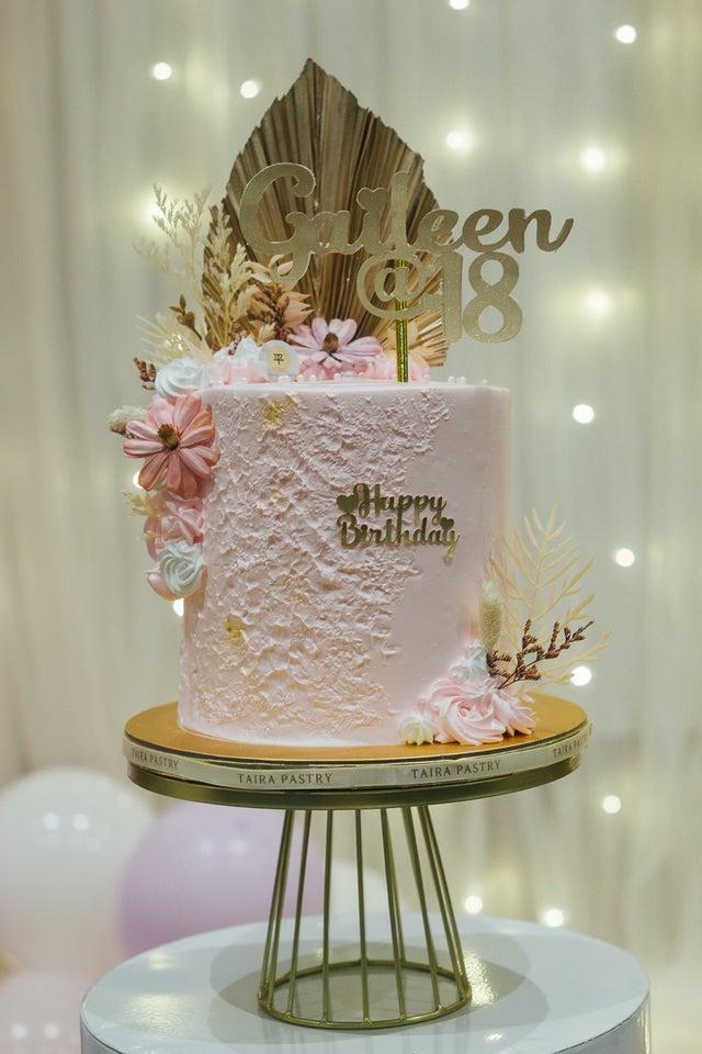 Elegant Gold Palm Leave Cake