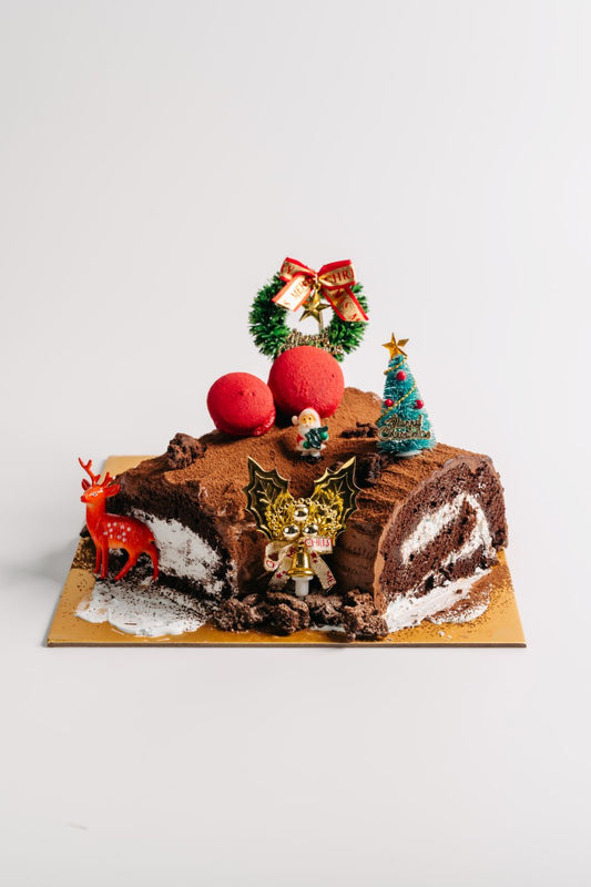 Peppermint Chocolate Log Cake