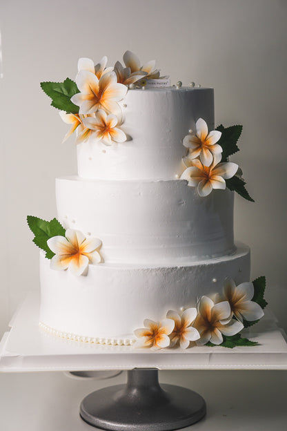 Stylish Floral Pearl Cake