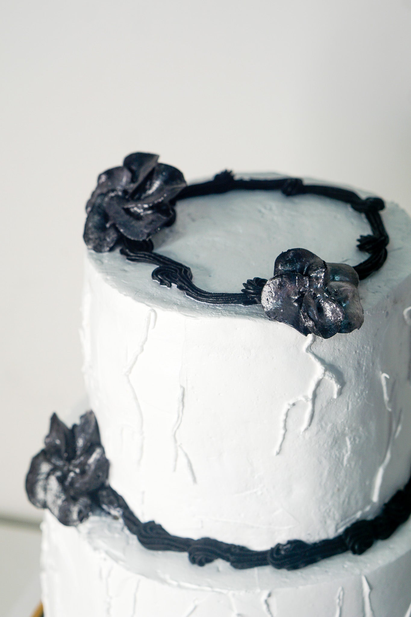 Classic Black & White Floral Cake