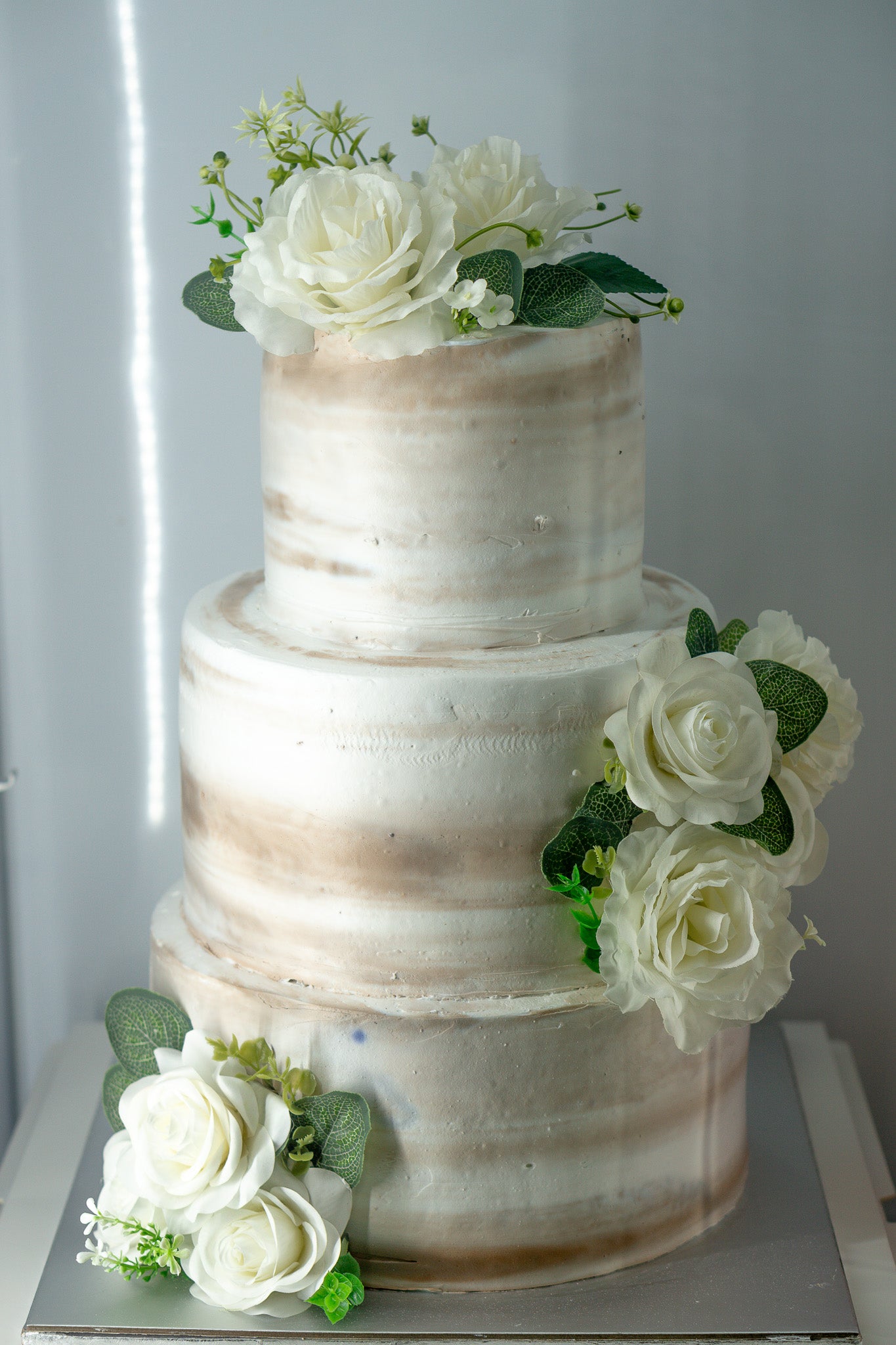 White Rose Woodly Cake