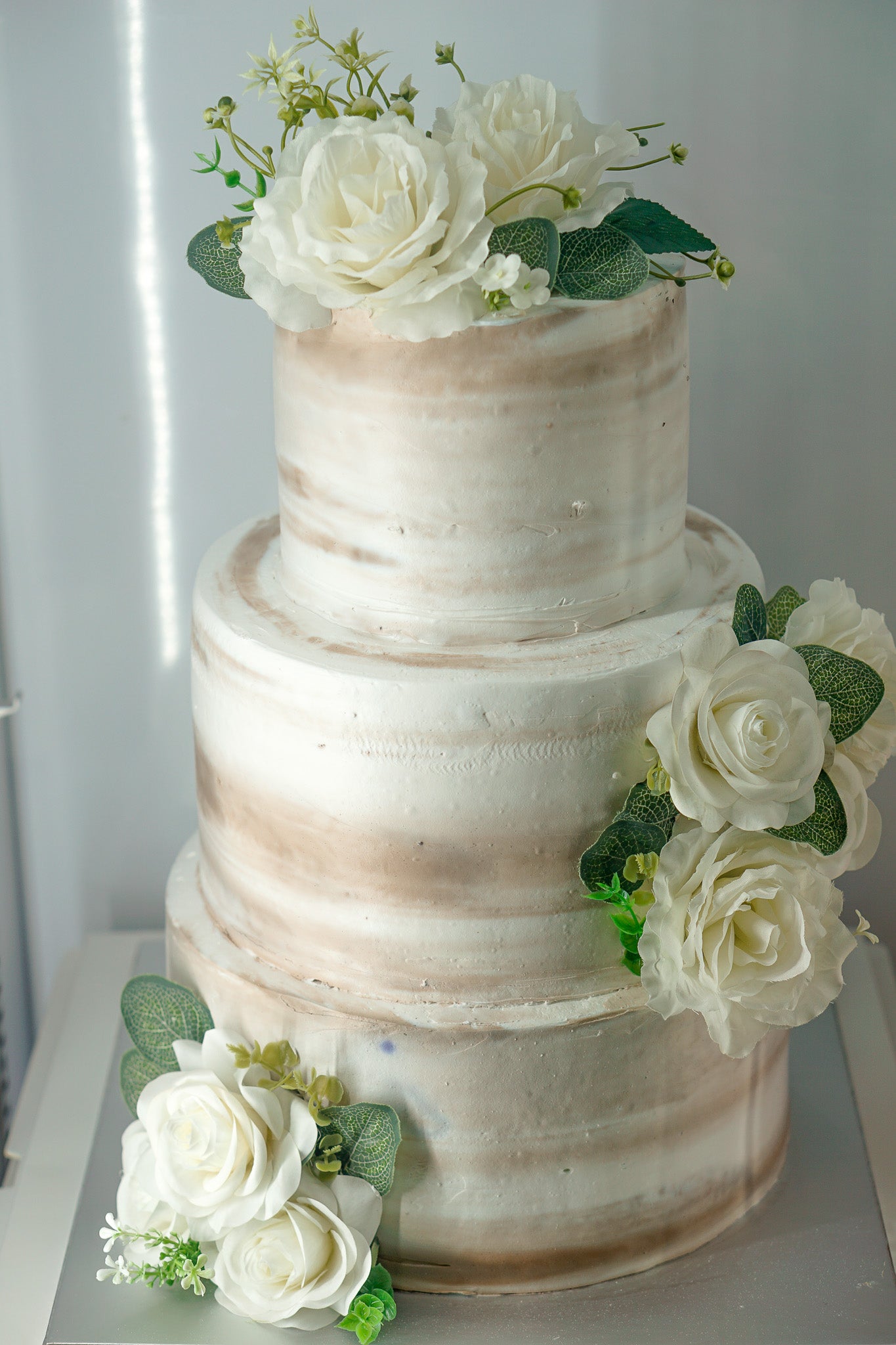 White Rose Woodly Cake