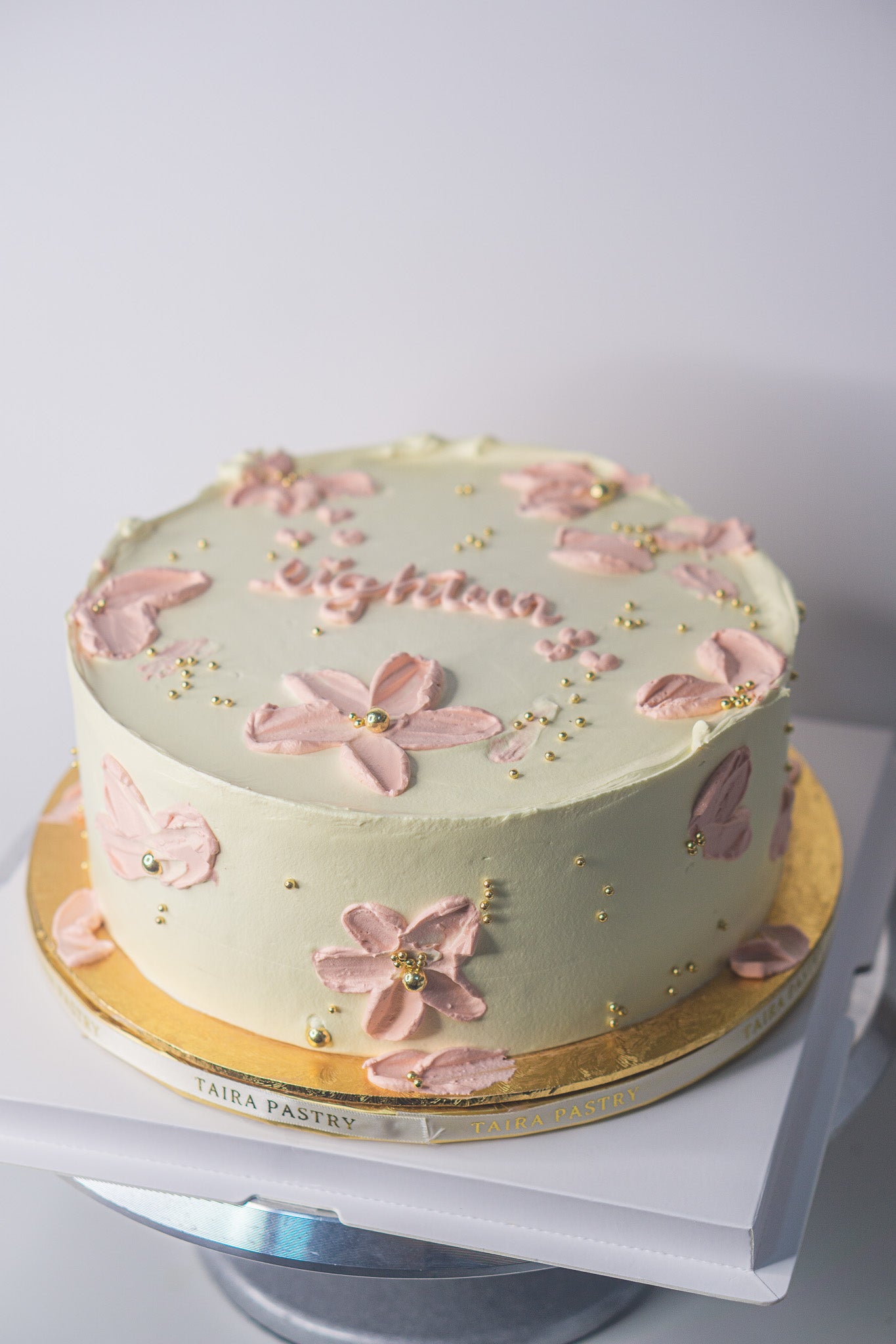 Artsy Round Cake